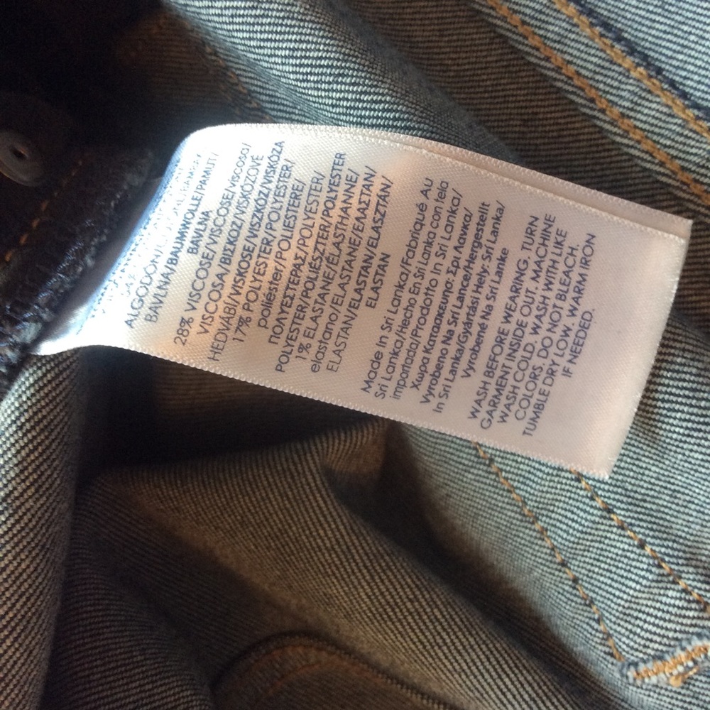 CHAPS Shaping Capris - Picture 5 of 5